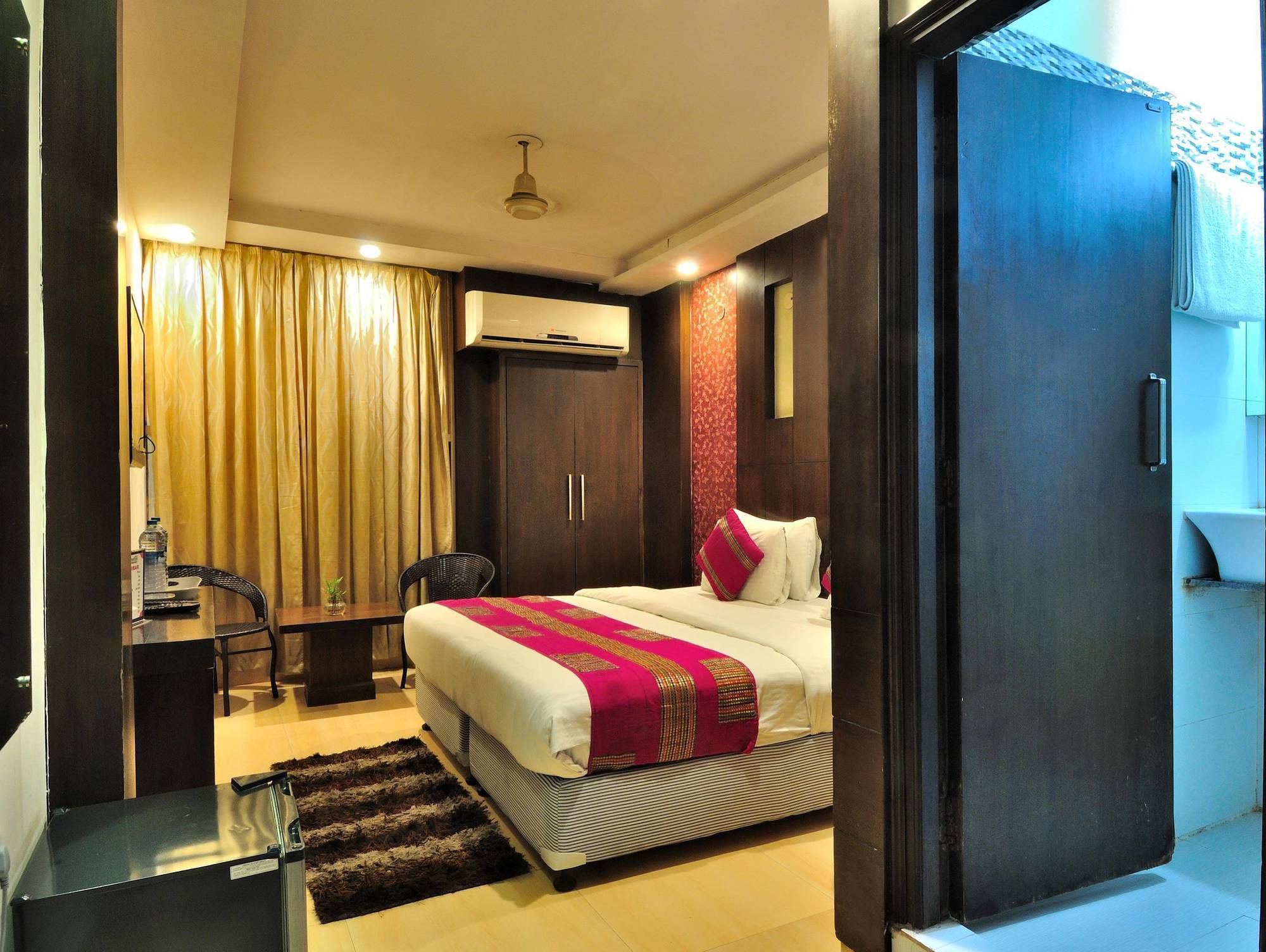 Hotel Shelton New Delhi Eksteriør billede